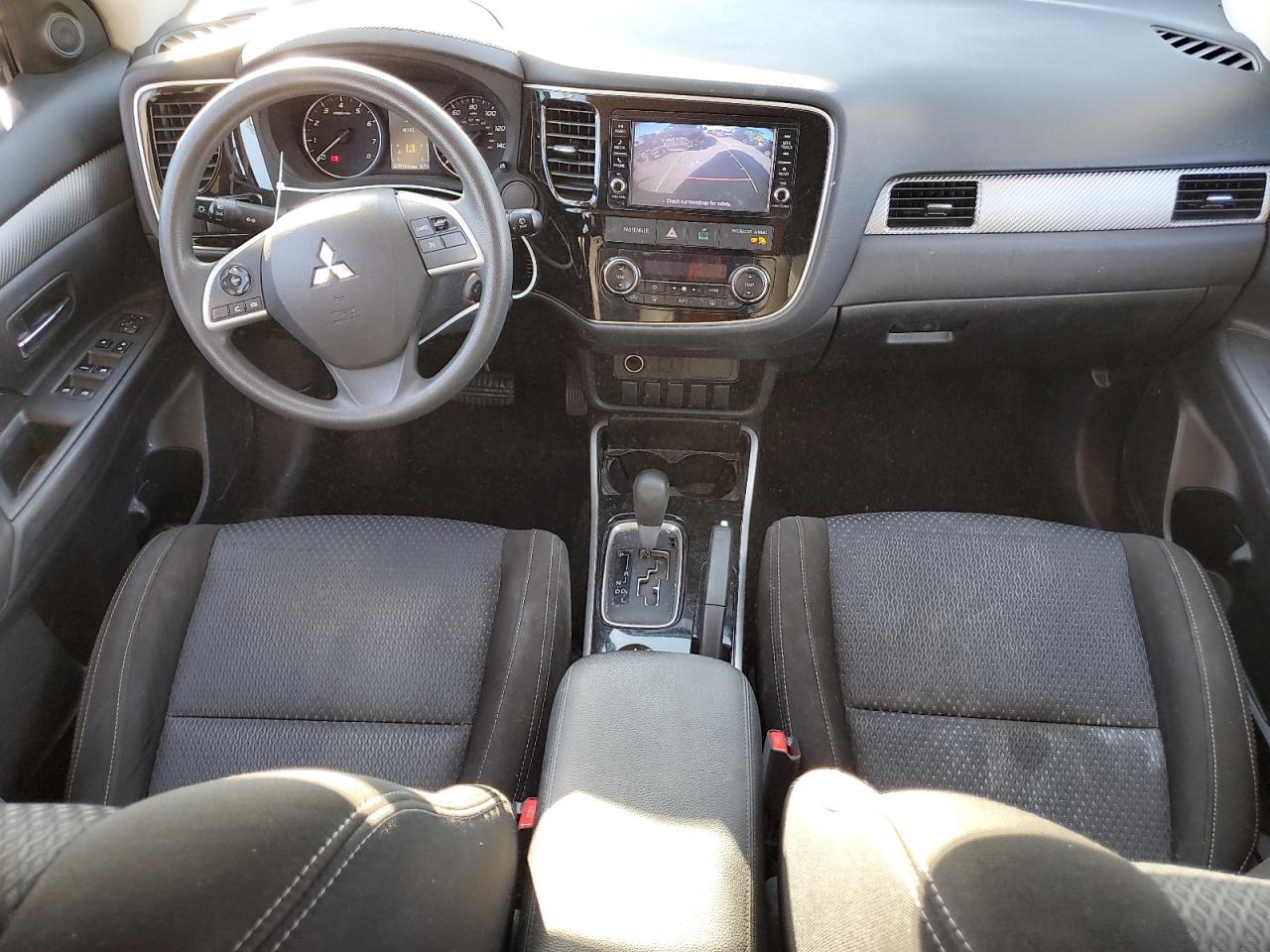 MITSUBISHI OUTLANDER SE