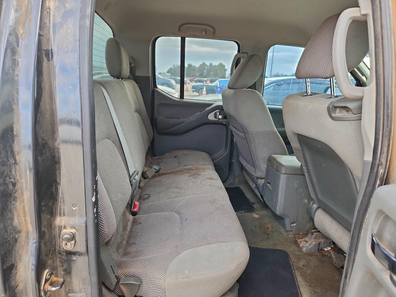 NISSAN FRONTIER CREW CAB SE