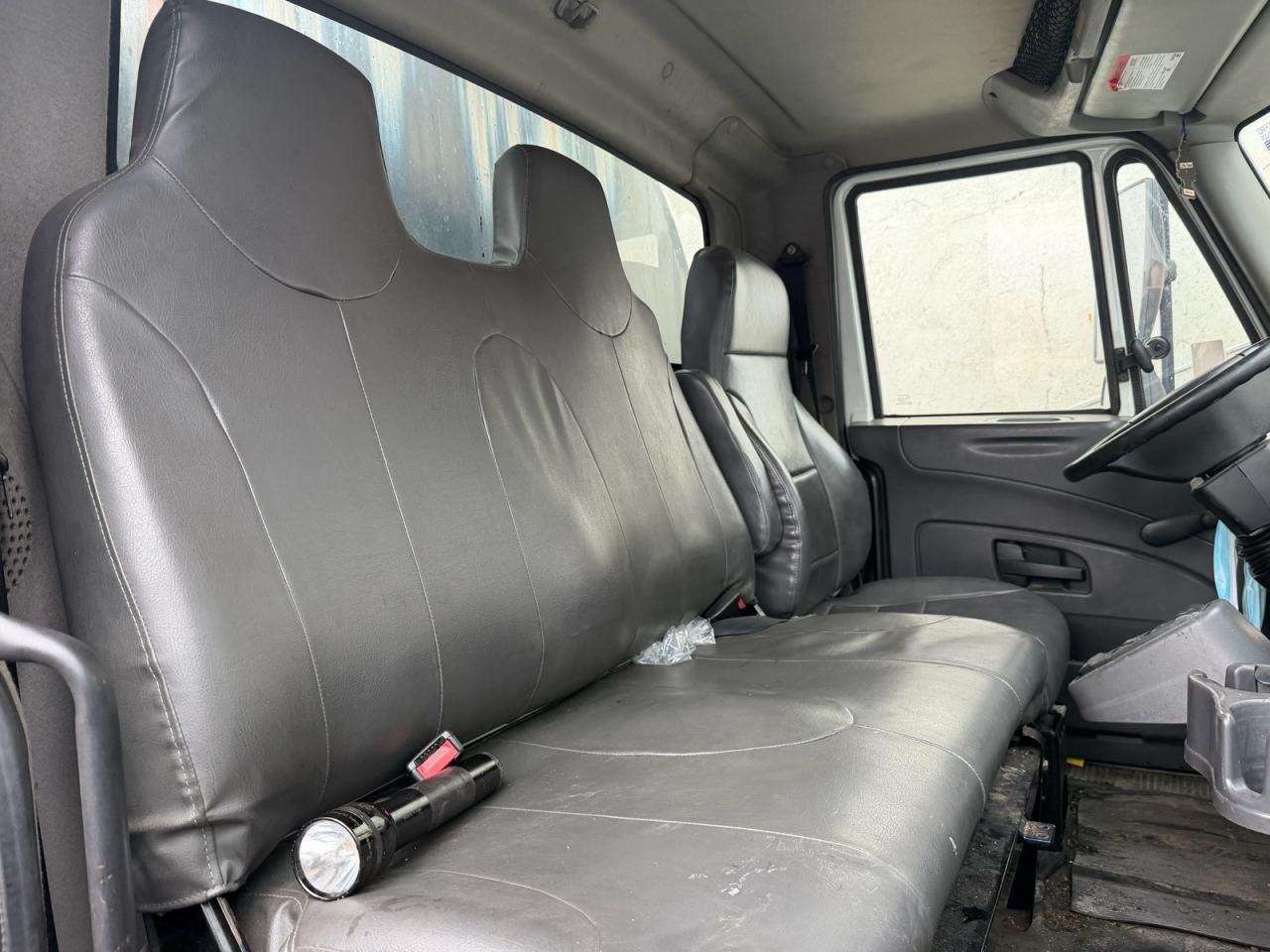 Lot #3291173991 2013 INTERNATIONAL 4000 4400