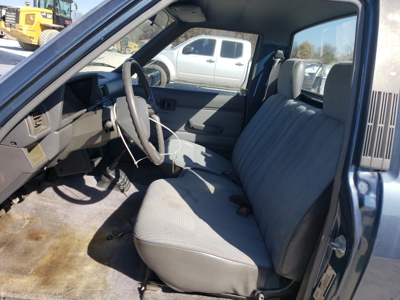 Lot #3308444278 1988 TOYOTA PICKUP 1/2