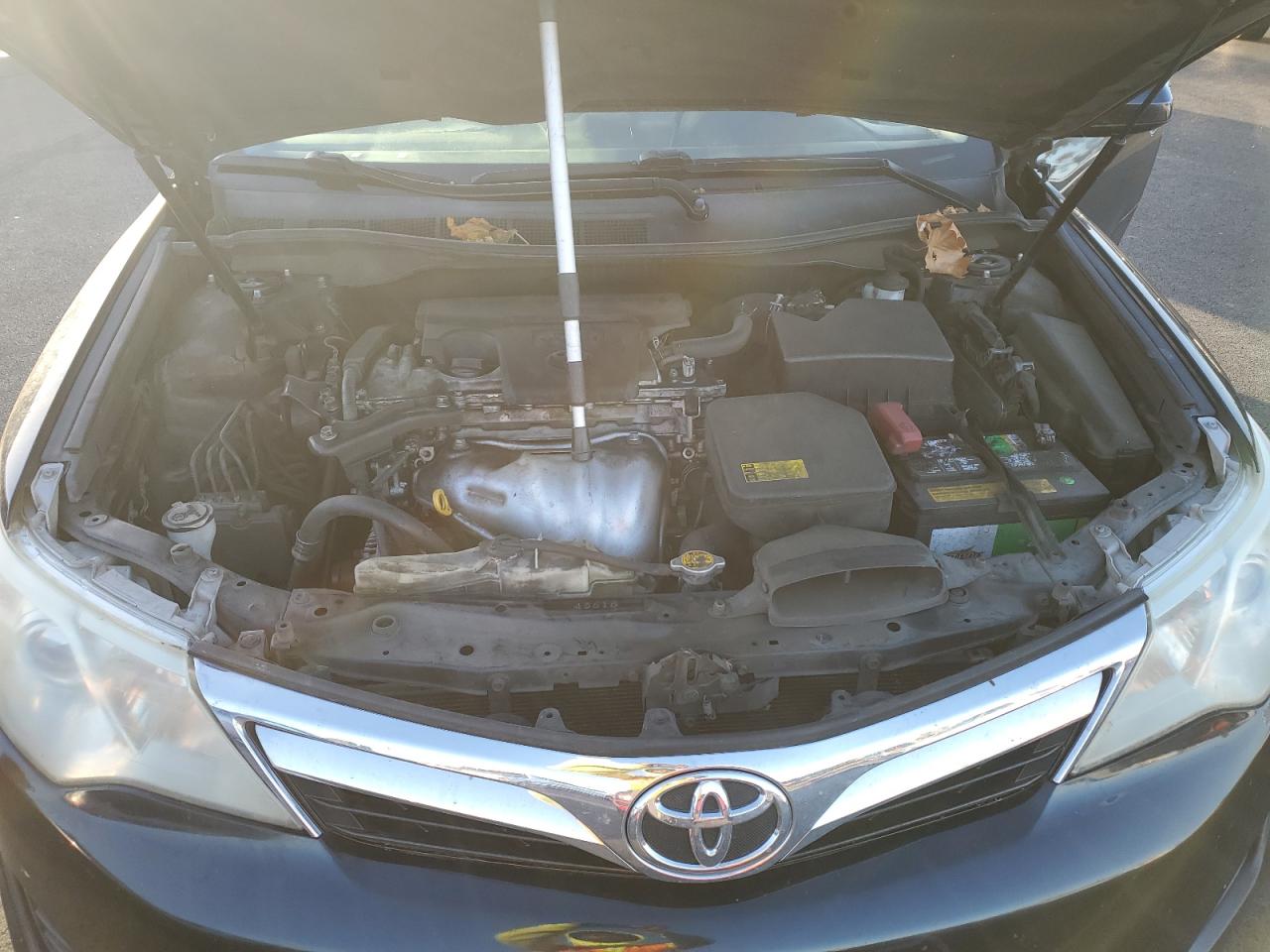 TOYOTA CAMRY BASE