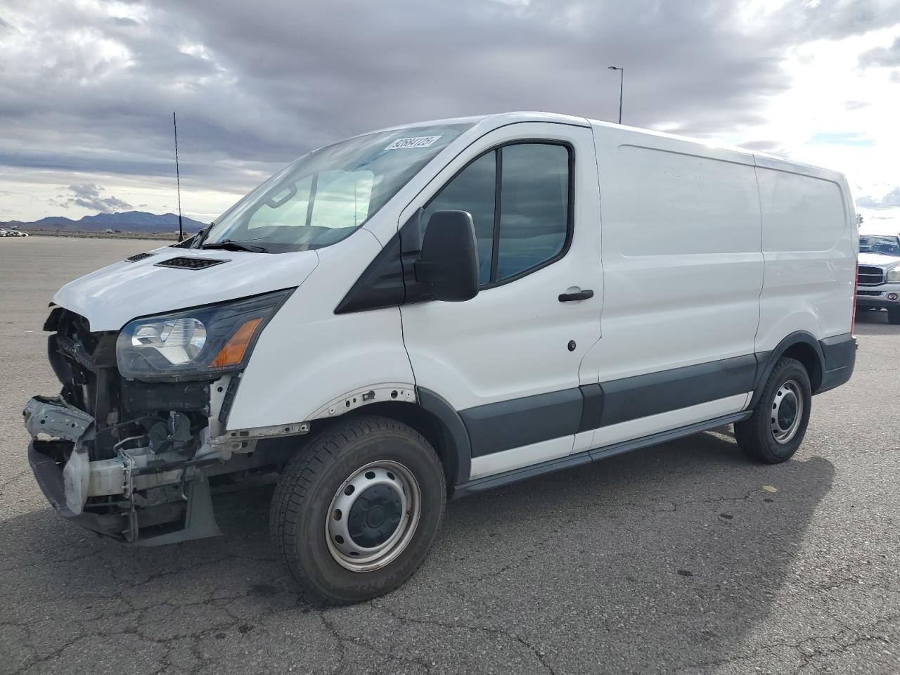 Lot #3302121135 2016 FORD TRANSIT T-