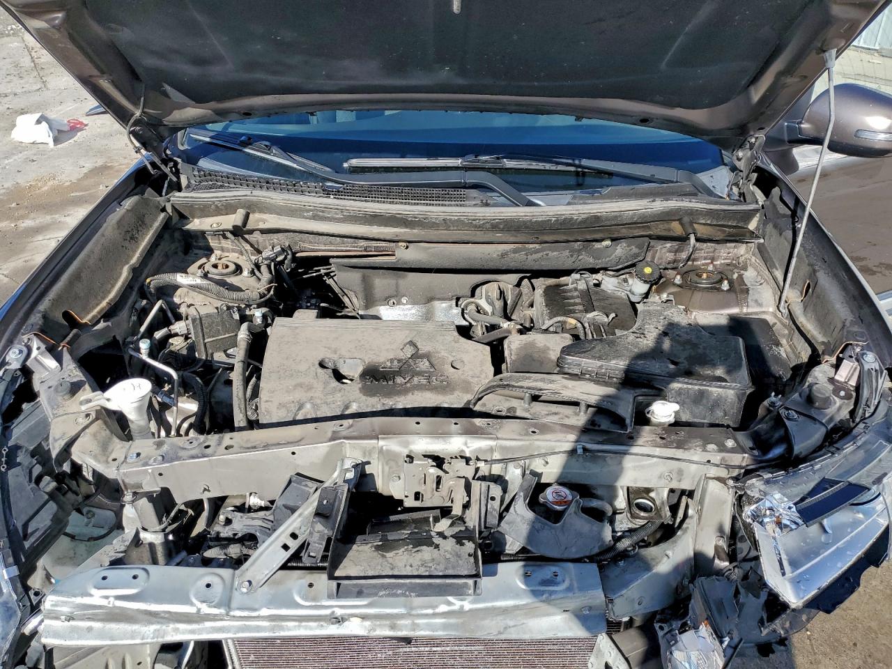 MITSUBISHI OUTLANDER SE