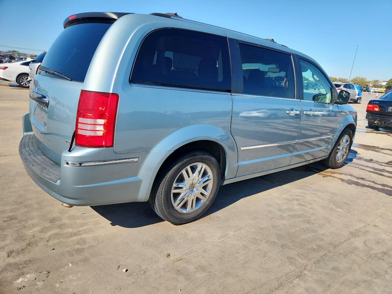 Lot #3280431145 2008 CHRYSLER TOWN & COU