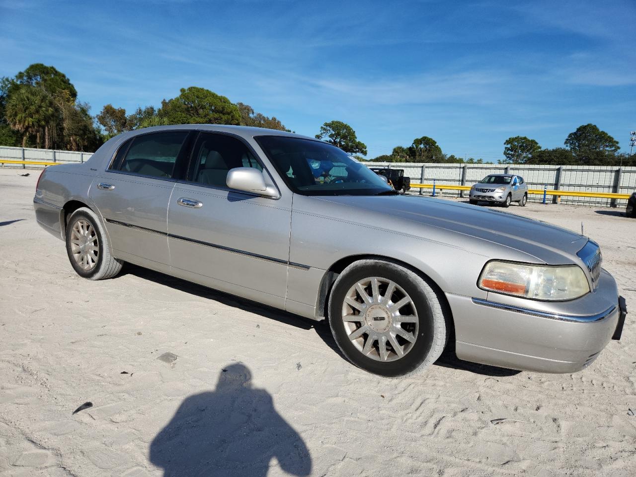Lot #3301793377 2007 LINCOLN TOWN CAR S