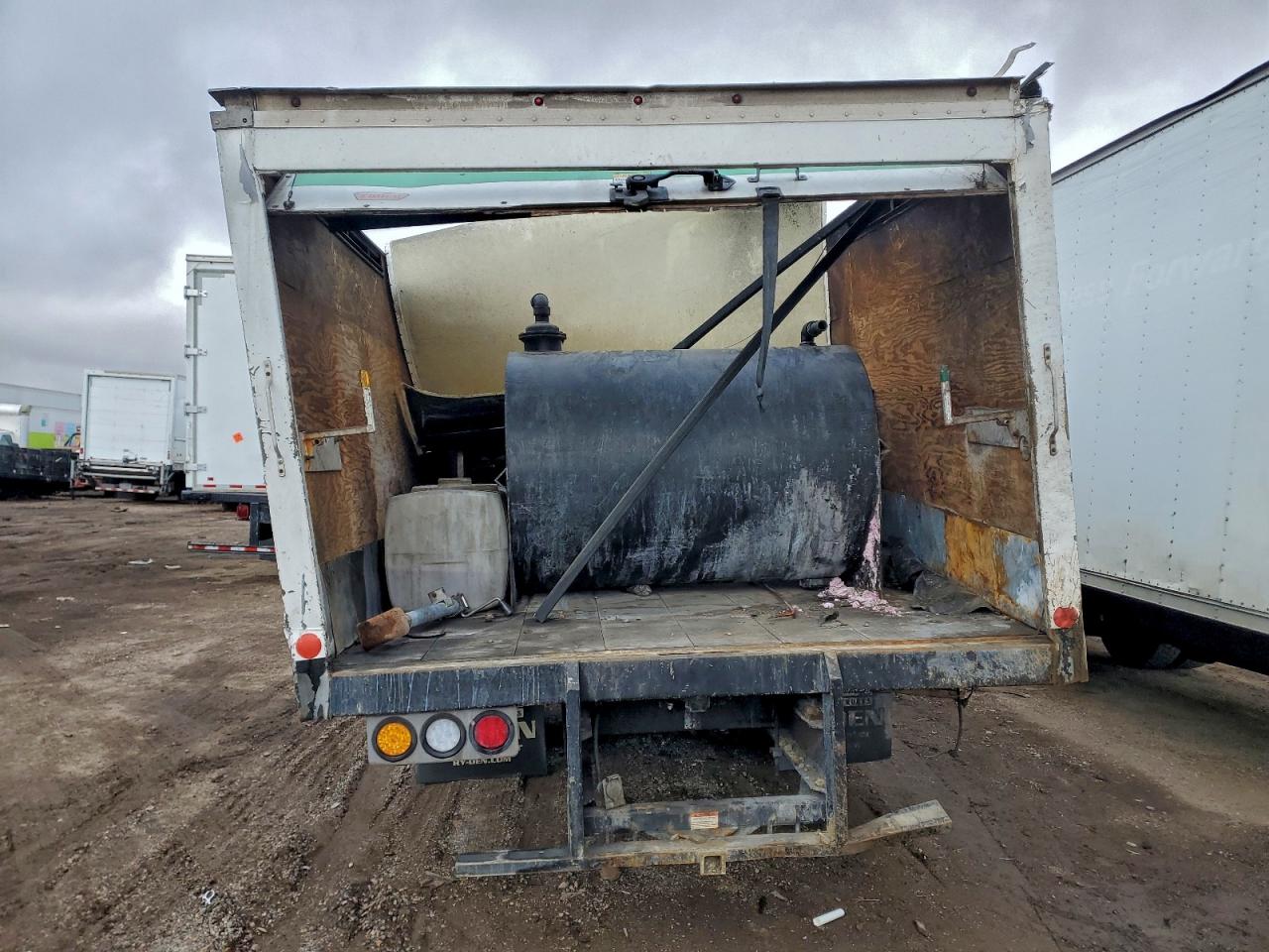 Lot #3308745028 2019 HINO 195