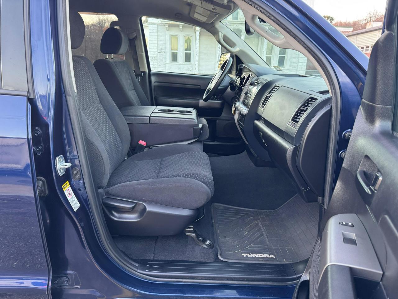 TOYOTA TUNDRA CREWMAX SR5