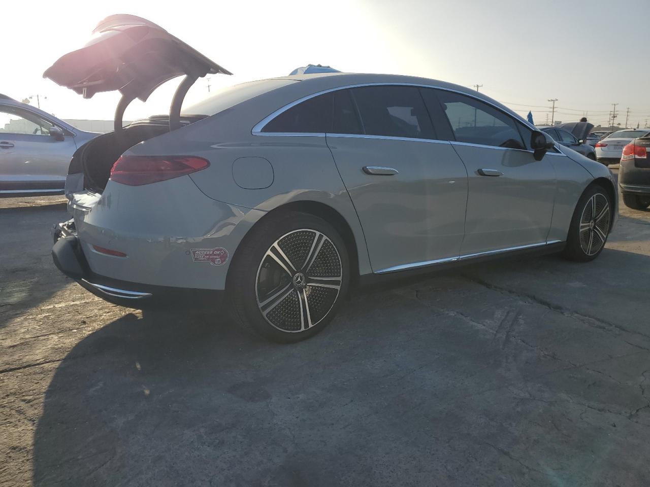 MERCEDES-BENZ EQE 350+