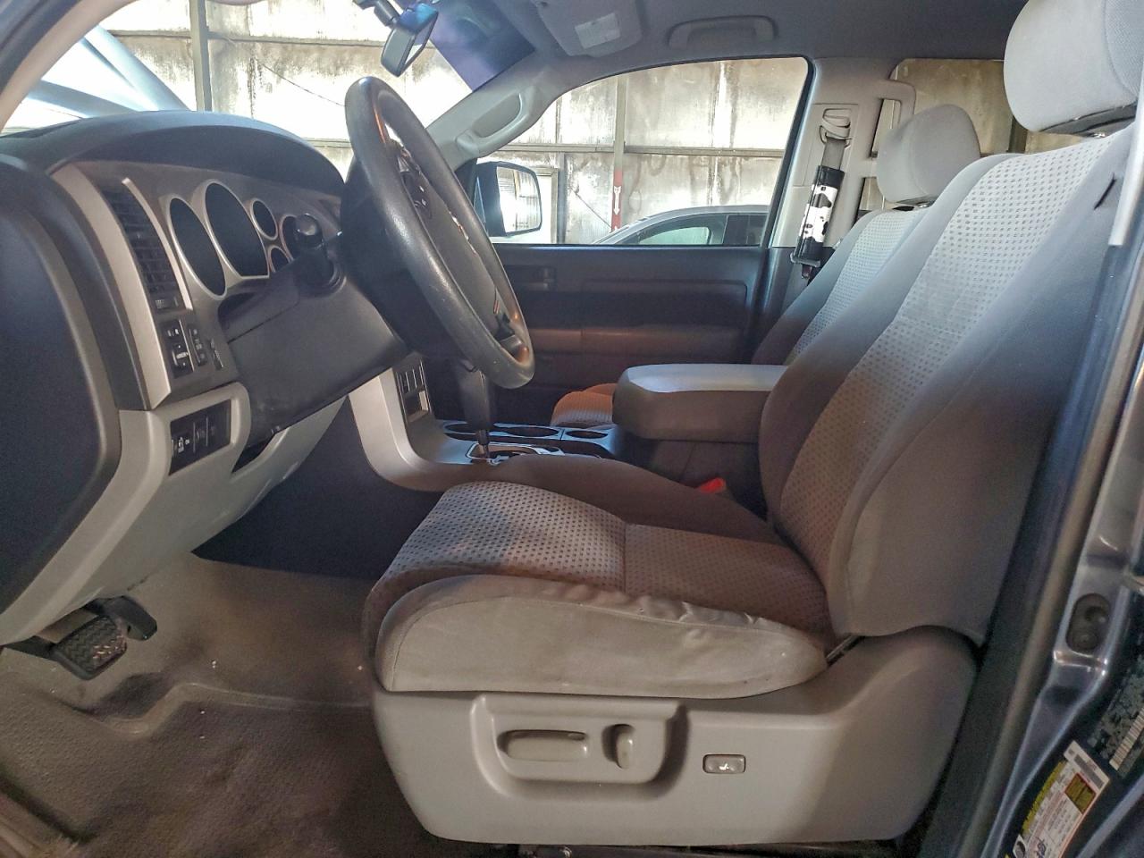 TOYOTA TUNDRA CREWMAX SR5