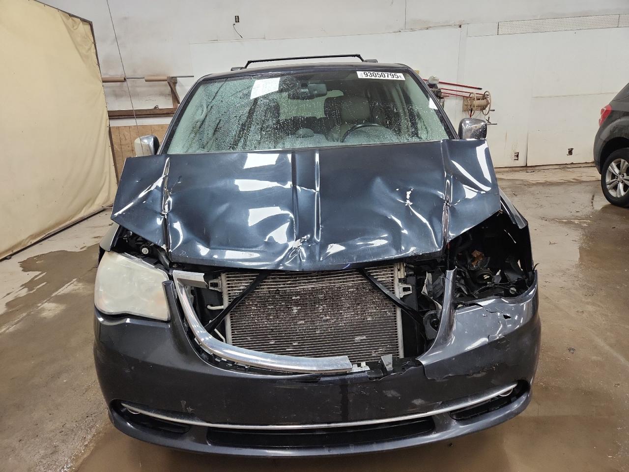 CHRYSLER TOWN & COUNTRY TOURING L