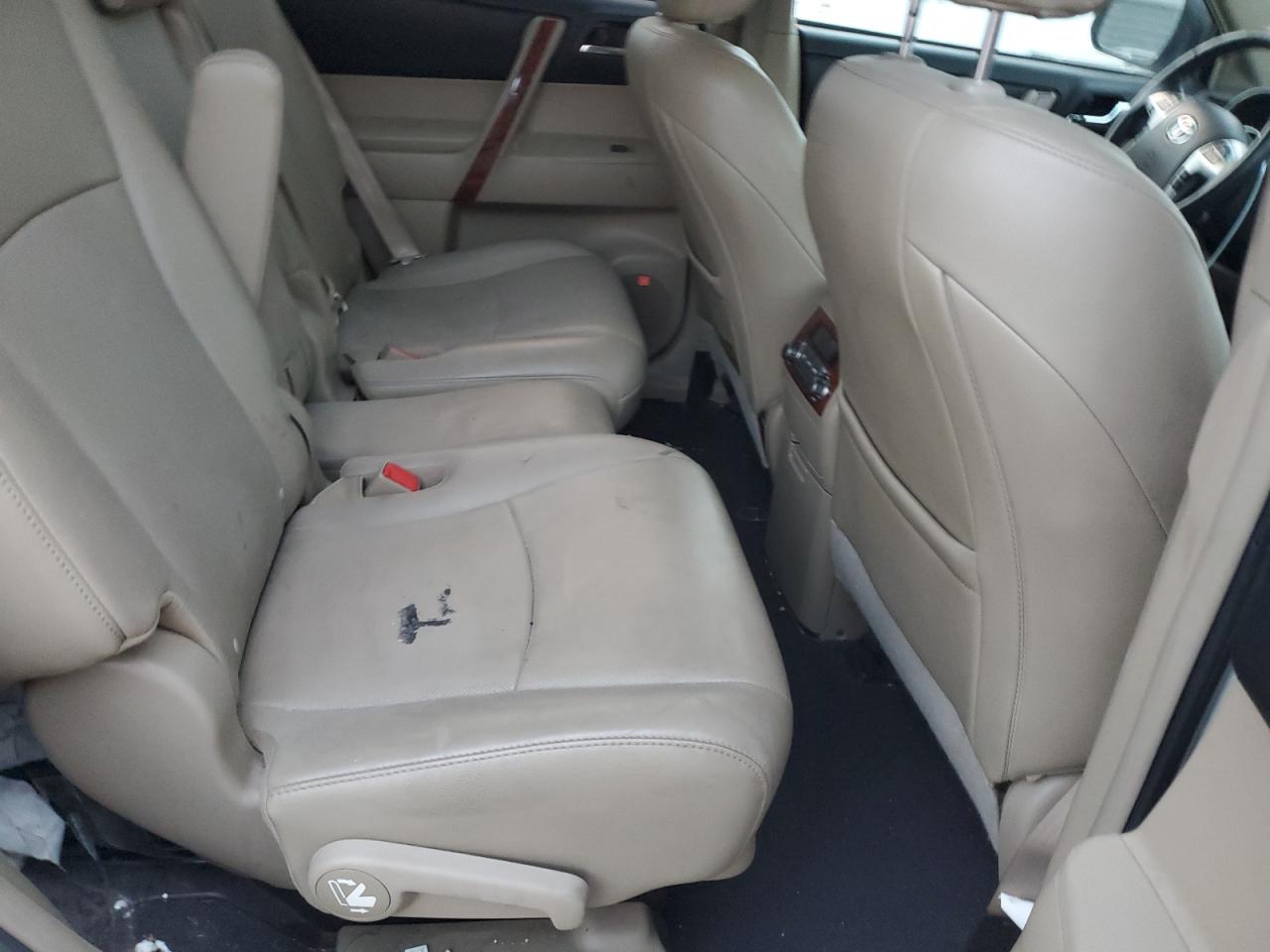 TOYOTA HIGHLANDER LIMITED