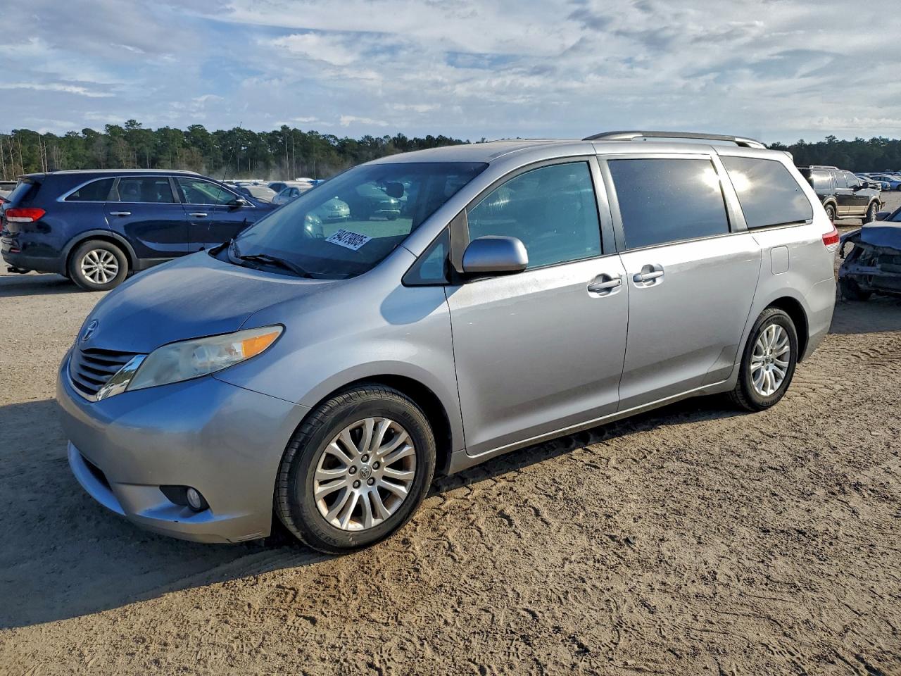 TOYOTA SIENNA XLE