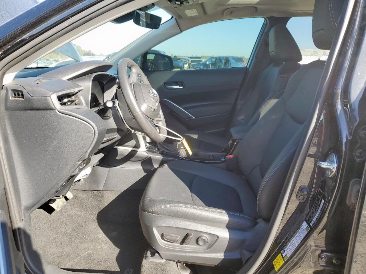 TOYOTA COROLLA CROSS XLE