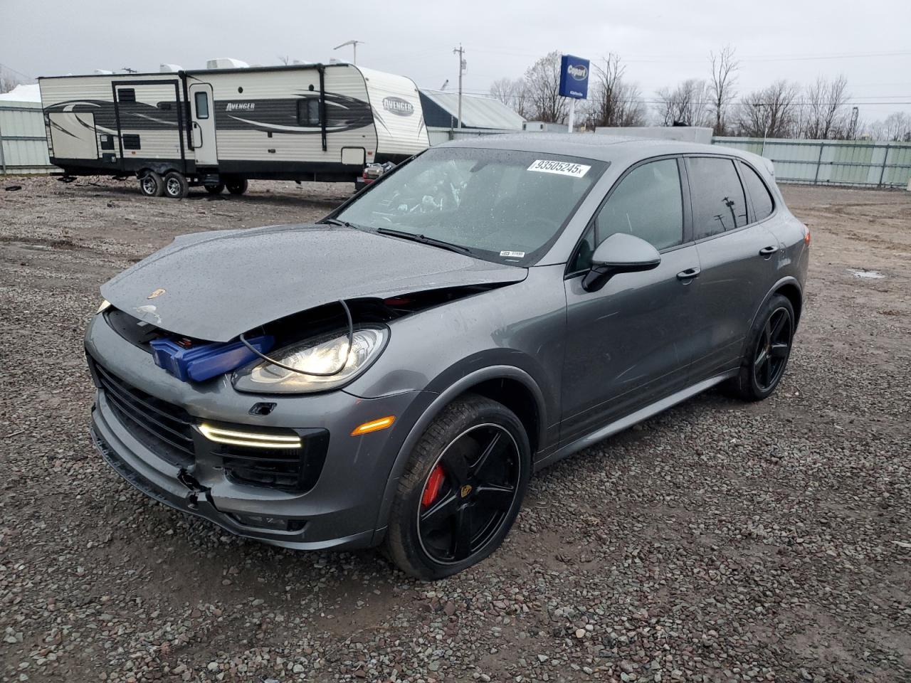 PORSCHE CAYENNE GTS