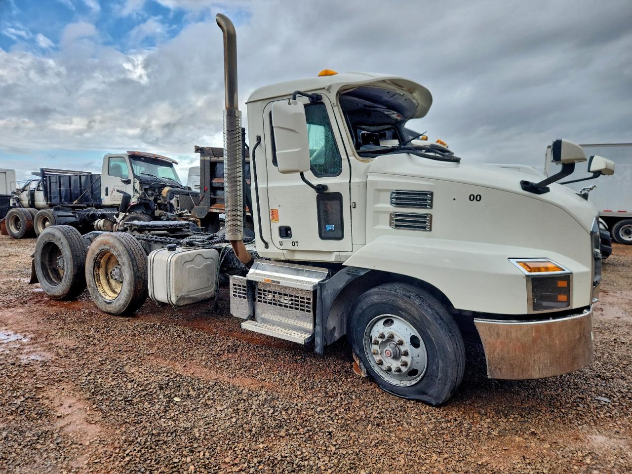 Lot #3301634622 2019 MACK ANTHEM
