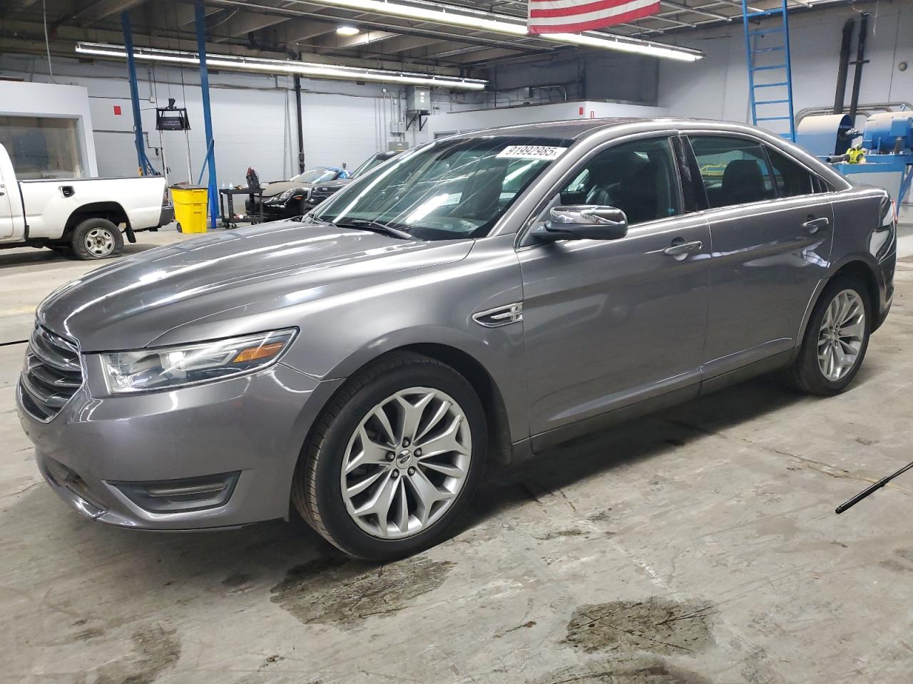 Lot #3302882953 2014 FORD TAURUS LIM