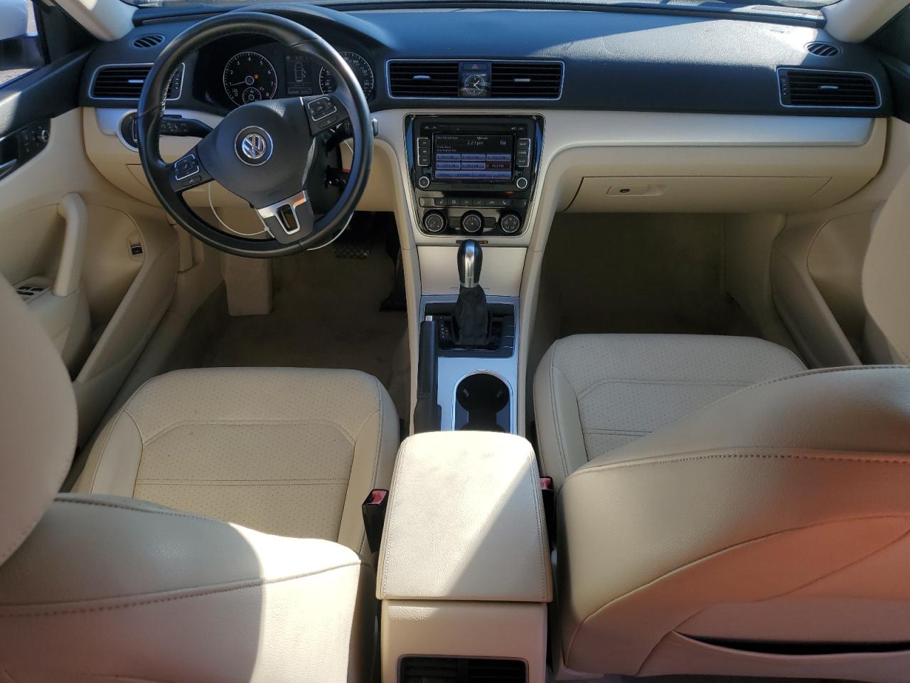 VOLKSWAGEN PASSAT SE