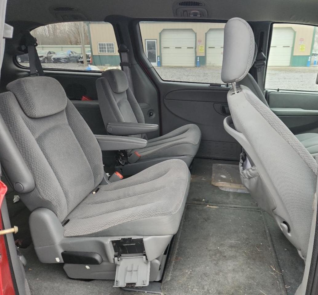 Lot #3302665000 2005 CHRYSLER TOWN & COU