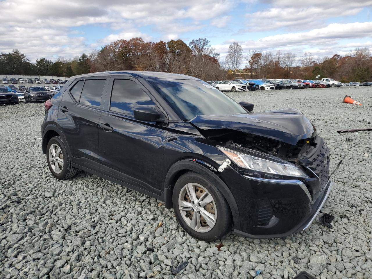 NISSAN KICKS S