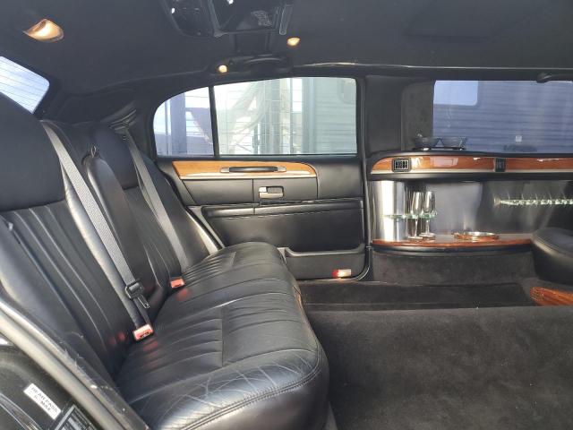 2004 LINCOLN TOWN CAR E #3297272378