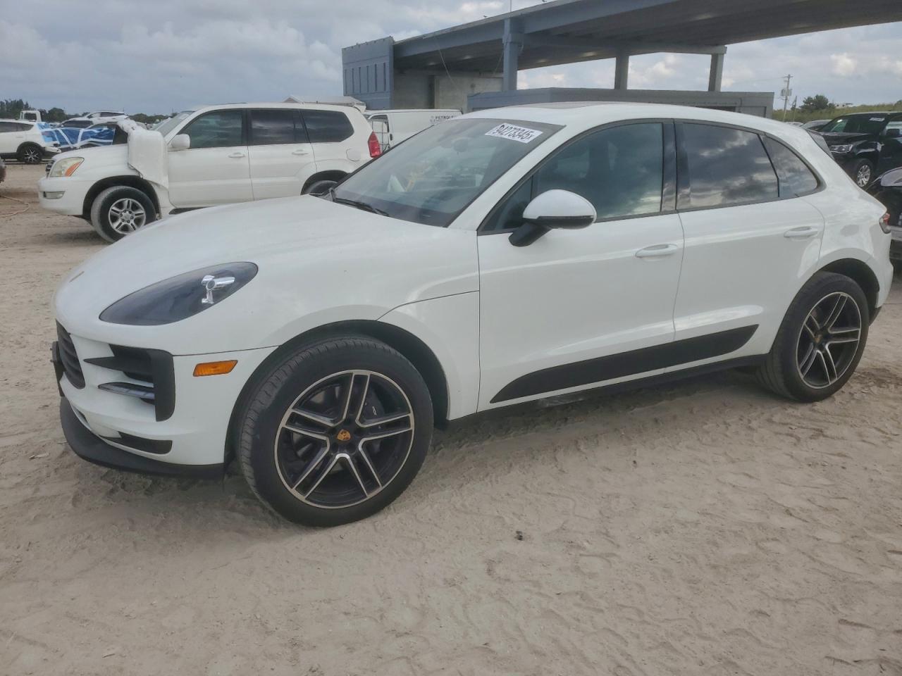 PORSCHE MACAN