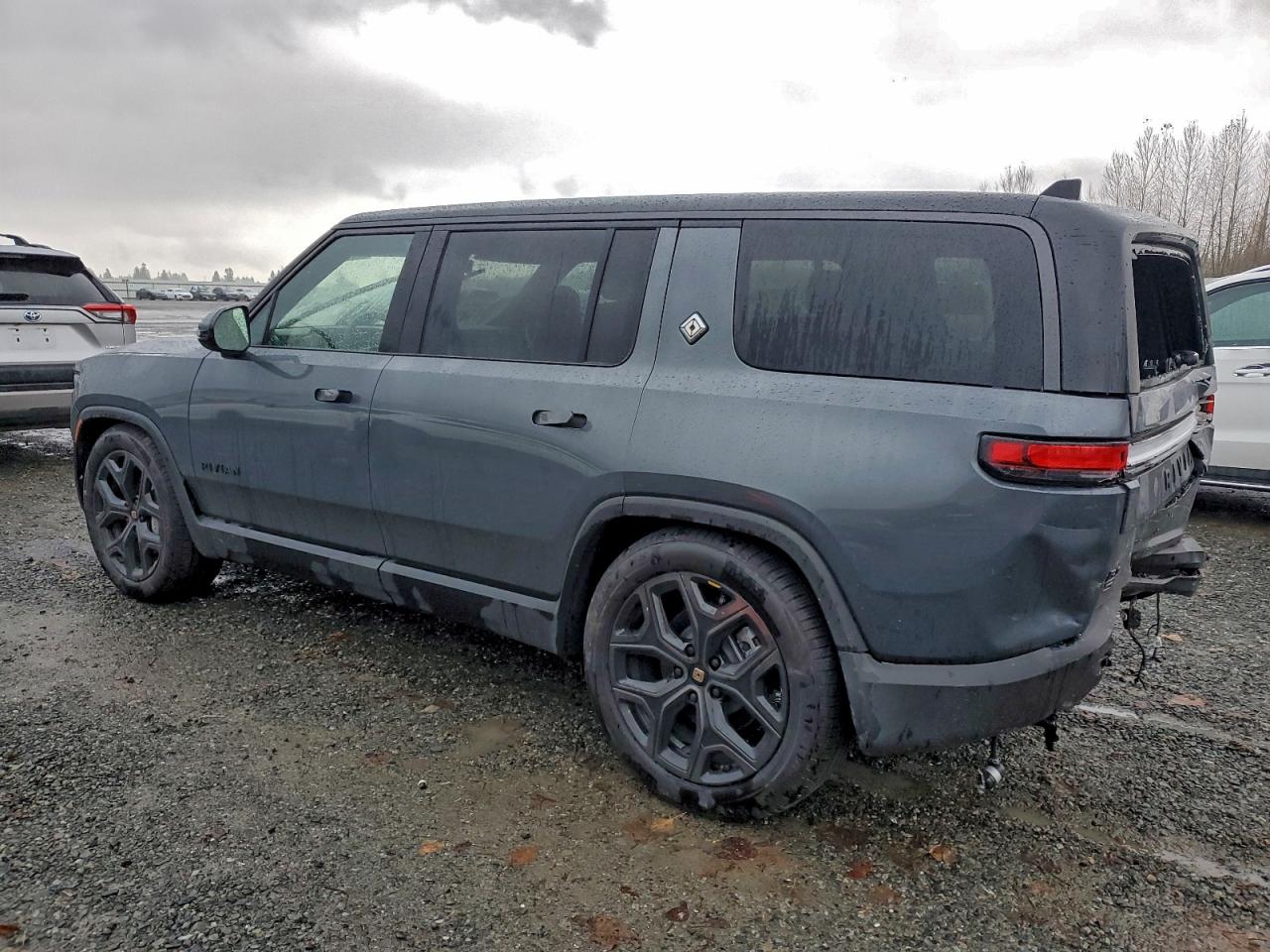 RIVIAN R1S ADVENTURE