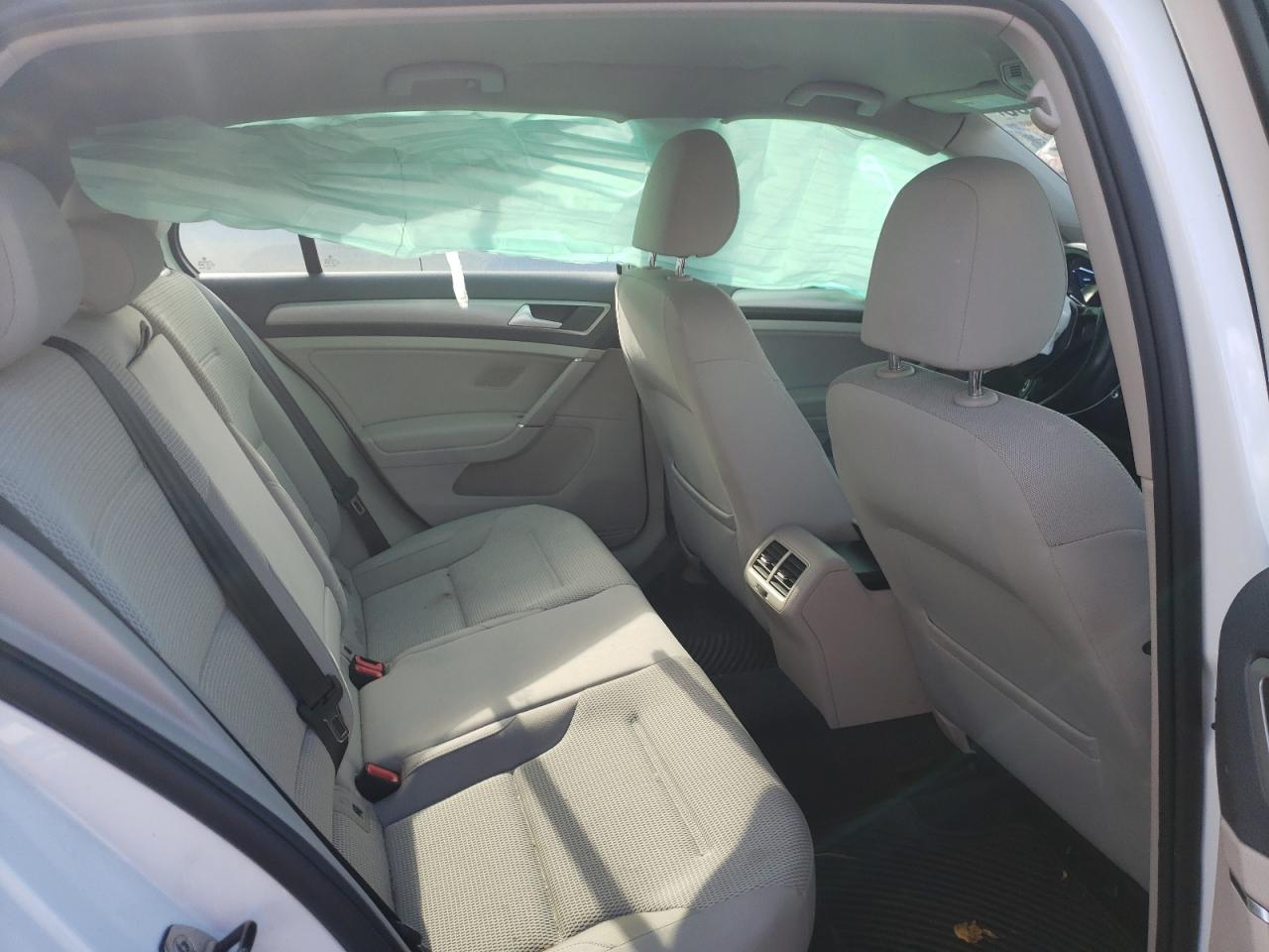 VOLKSWAGEN GOLF S/SE