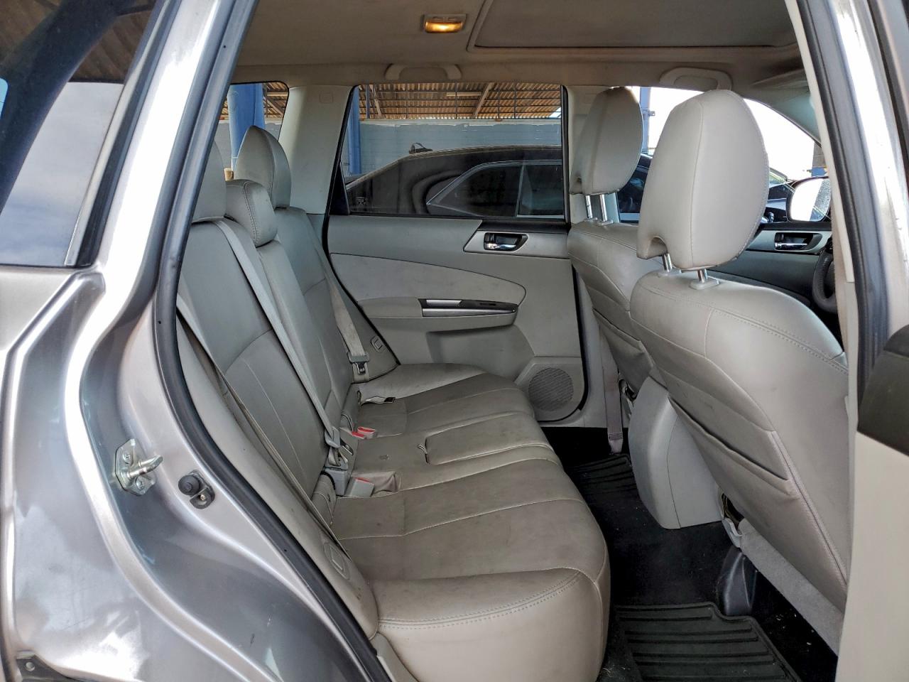 Lot #3316181900 2011 SUBARU FORESTER L