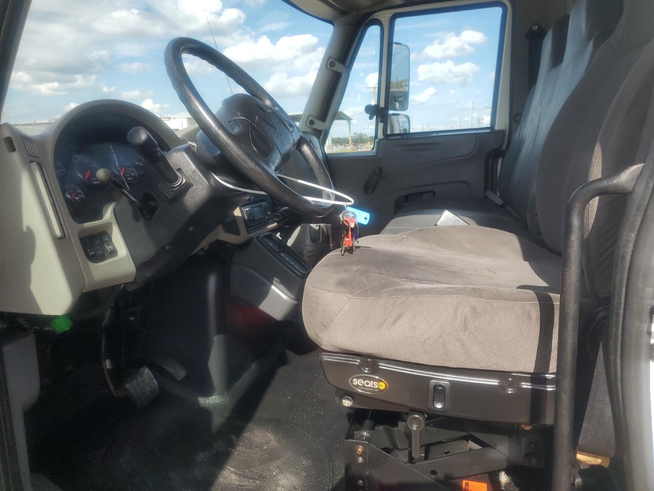 Lot #3284595328 2017 INTERNATIONAL 4000 4300