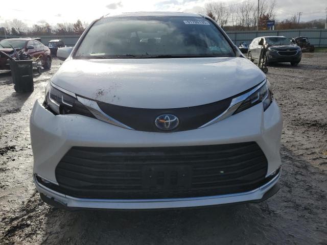 2021 TOYOTA SIENNA XLE #3316722453