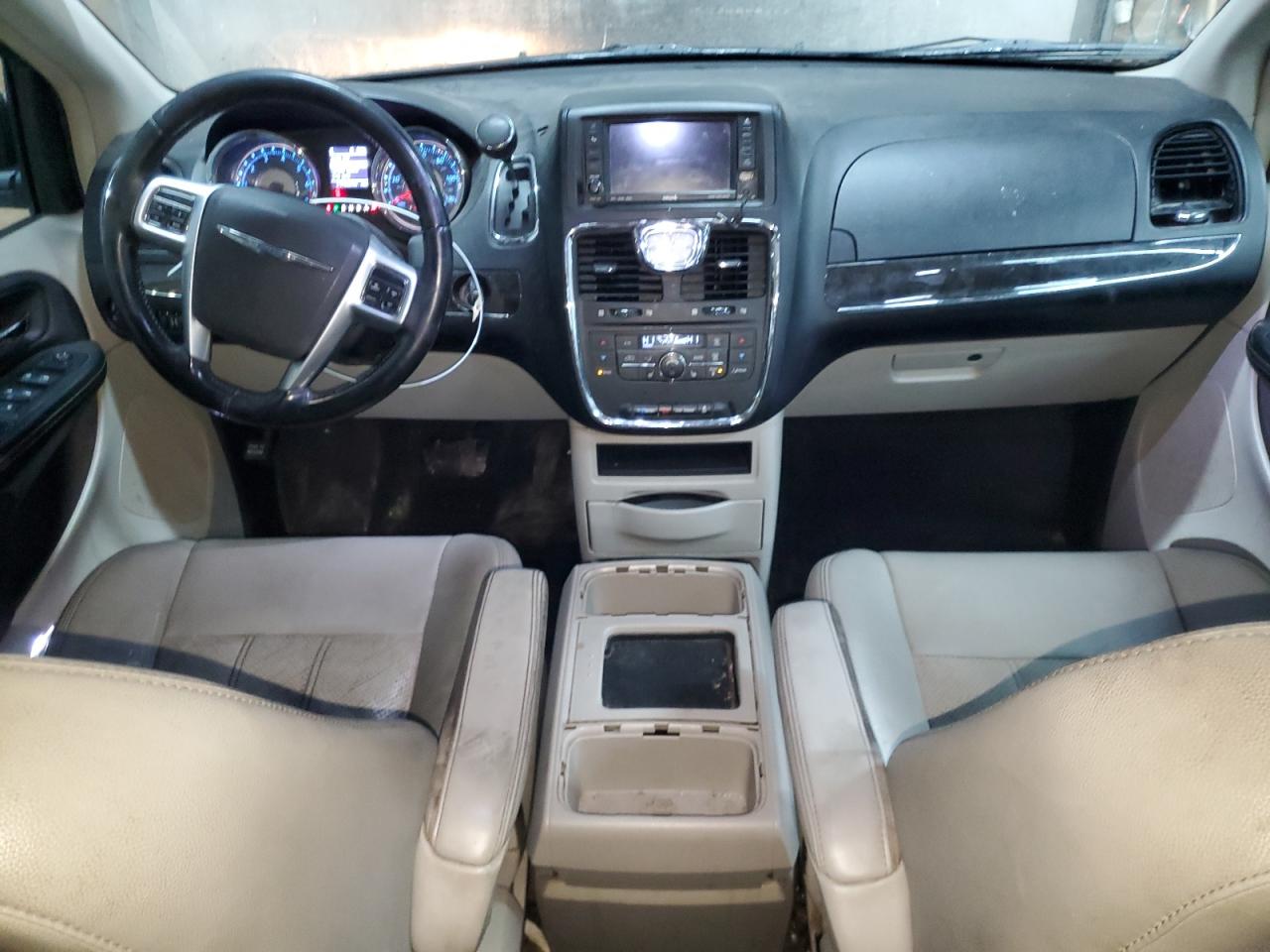 CHRYSLER TOWN & COUNTRY TOURING L