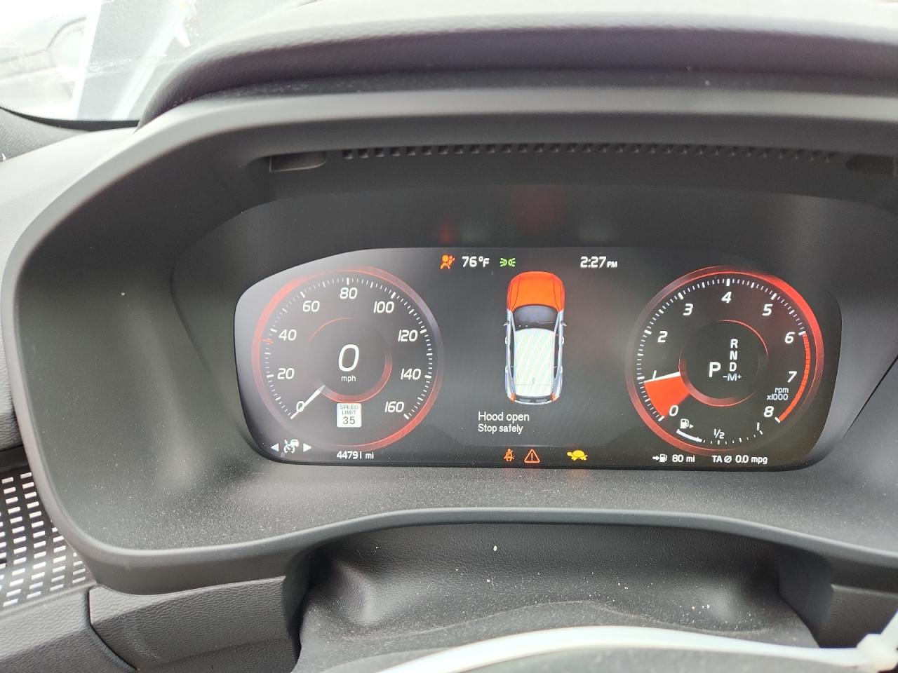 VOLVO XC40 T5 MOMENTUM