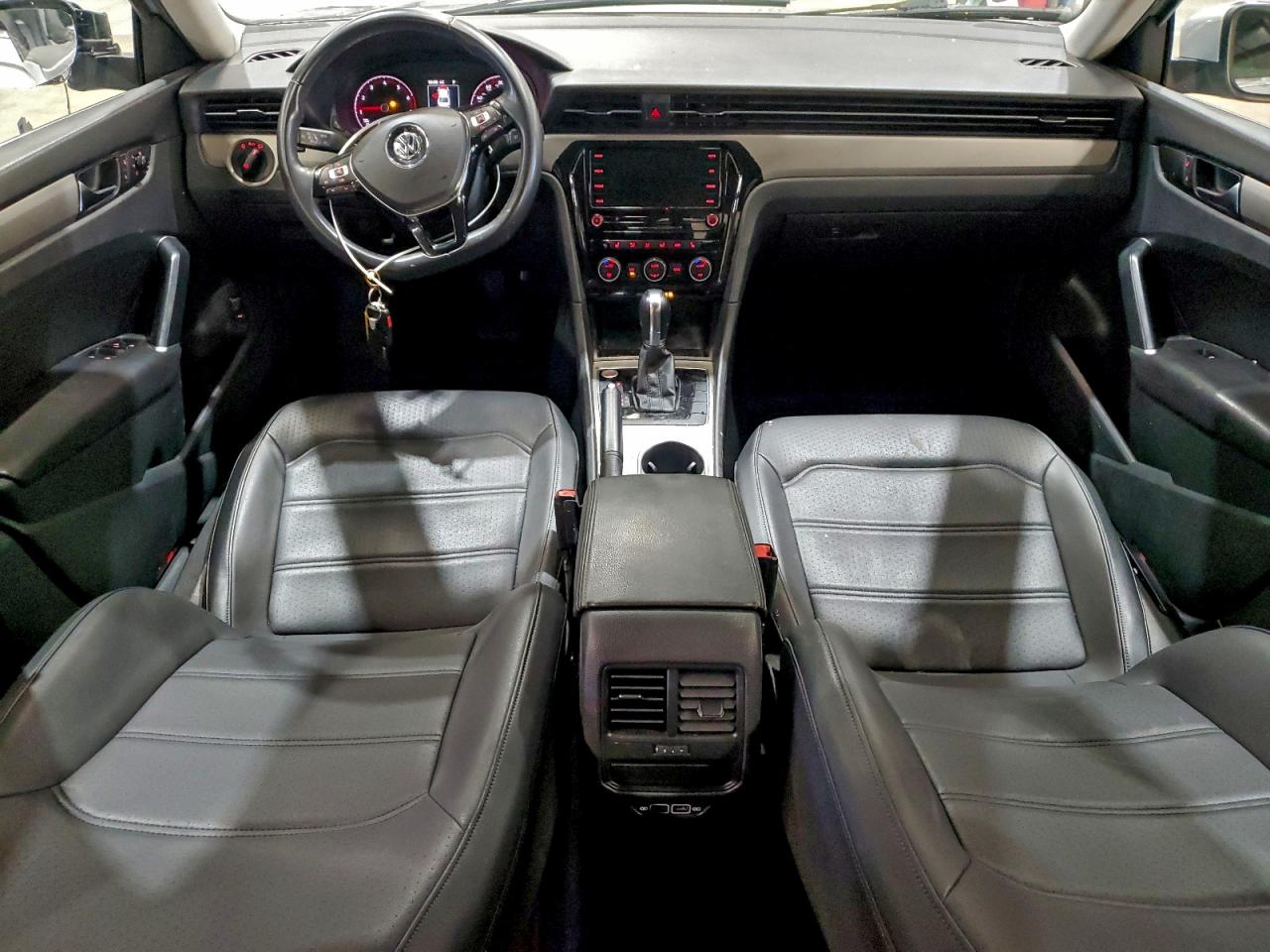 VOLKSWAGEN PASSAT SE