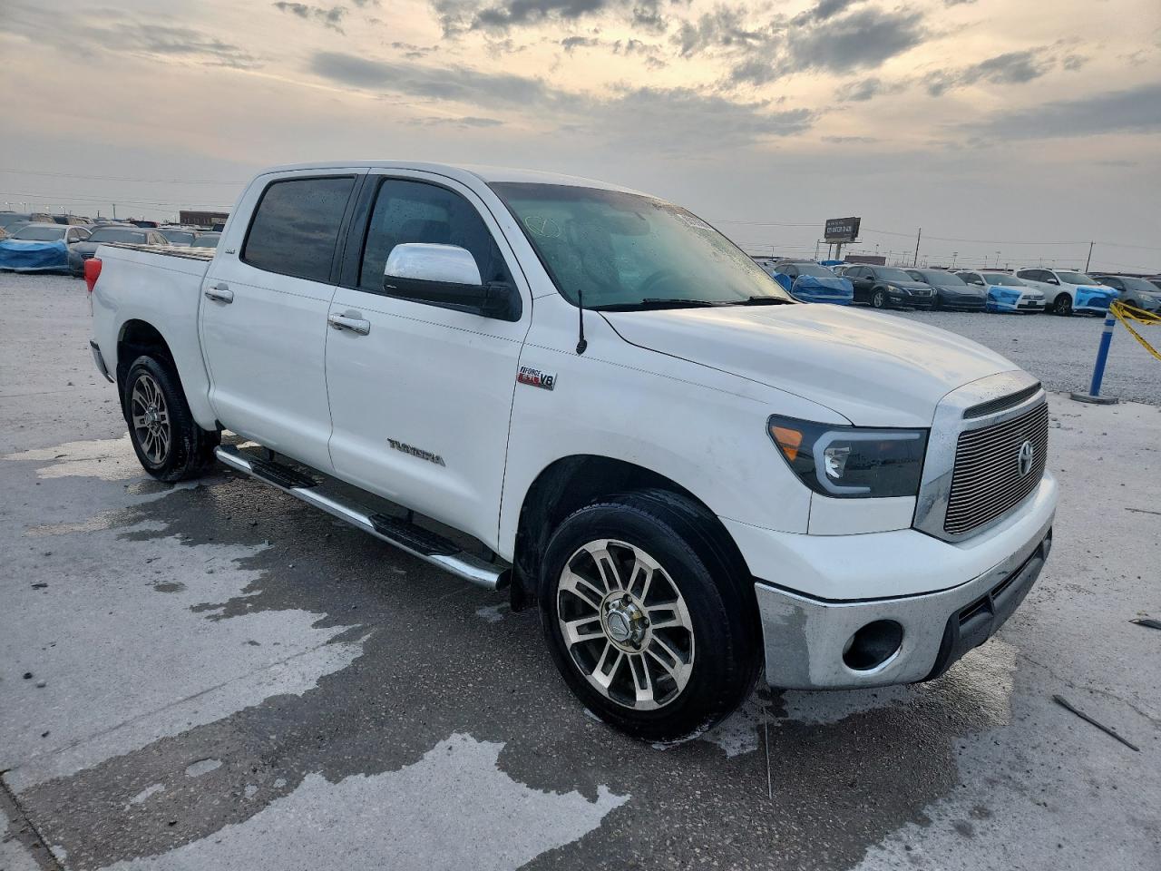 TOYOTA TUNDRA CREWMAX SR5