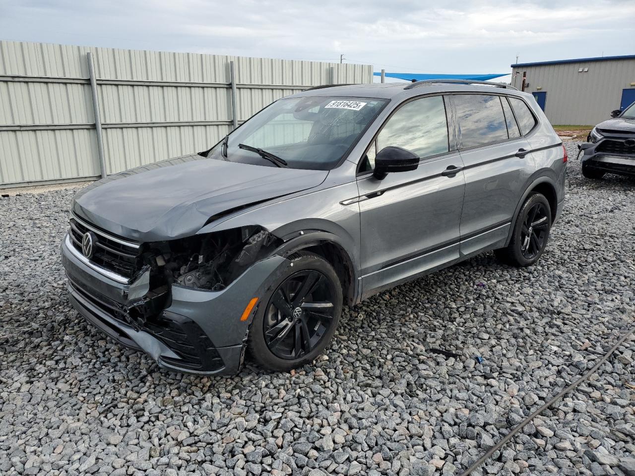 VOLKSWAGEN TIGUAN SE R-LINE BLACK