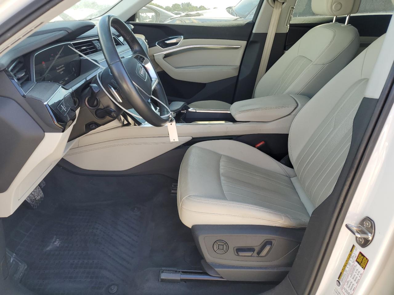 AUDI E-TRON PREMIUM PLUS