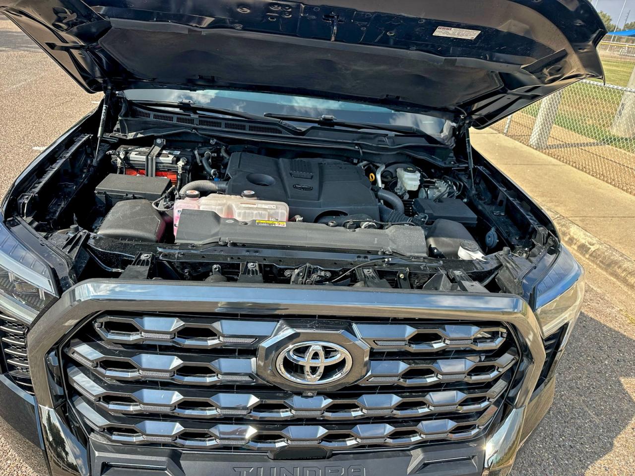 TOYOTA TUNDRA CREWMAX PLATINUM