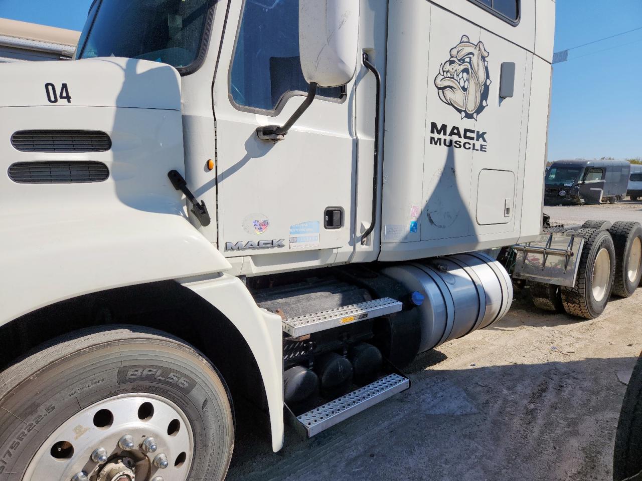 Lot #3284580331 2012 MACK 600 CXU600