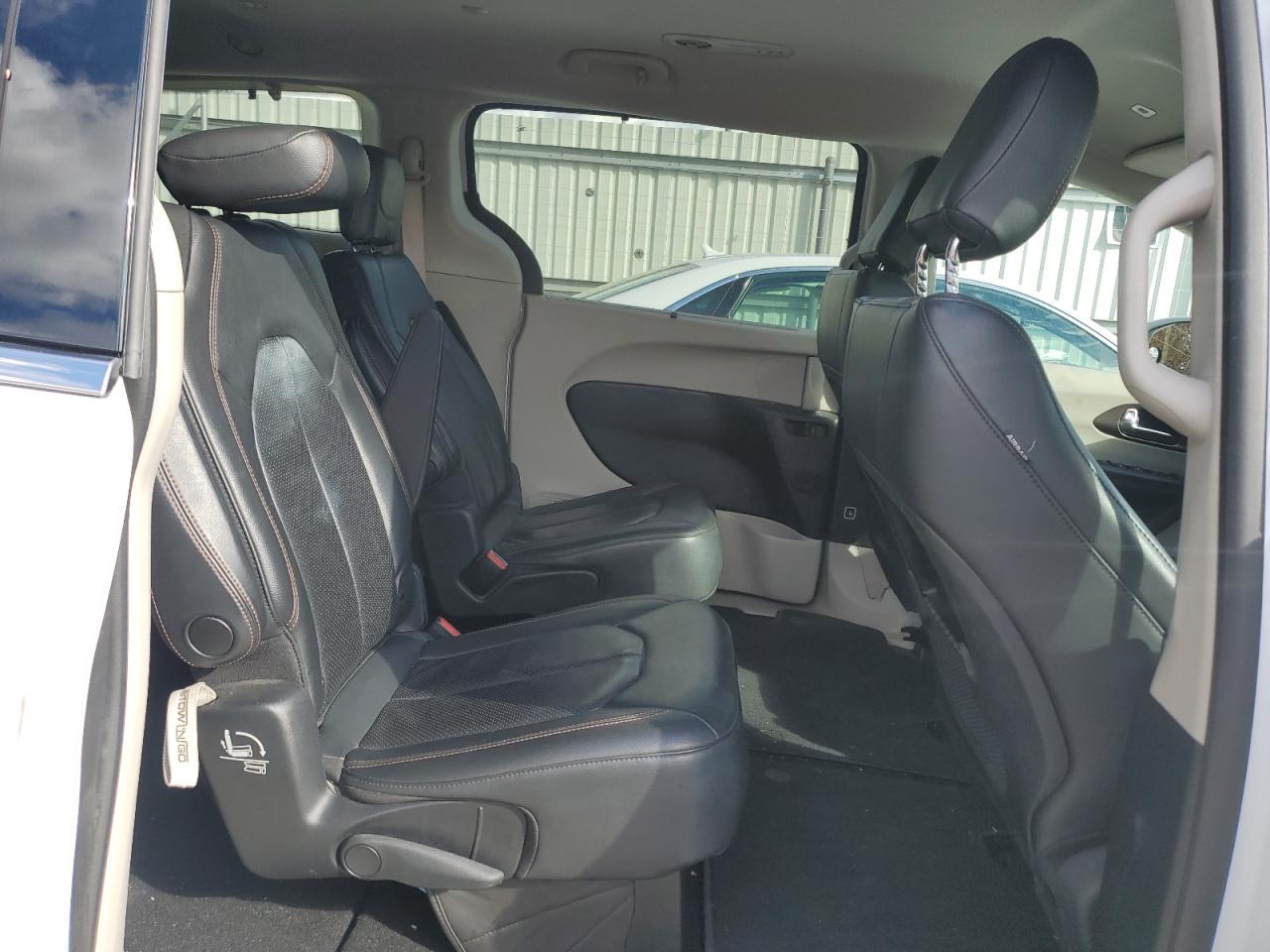 CHRYSLER PACIFICA TOURING L