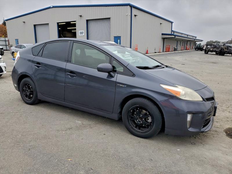 2014 TOYOTA PRIUS #3301976436