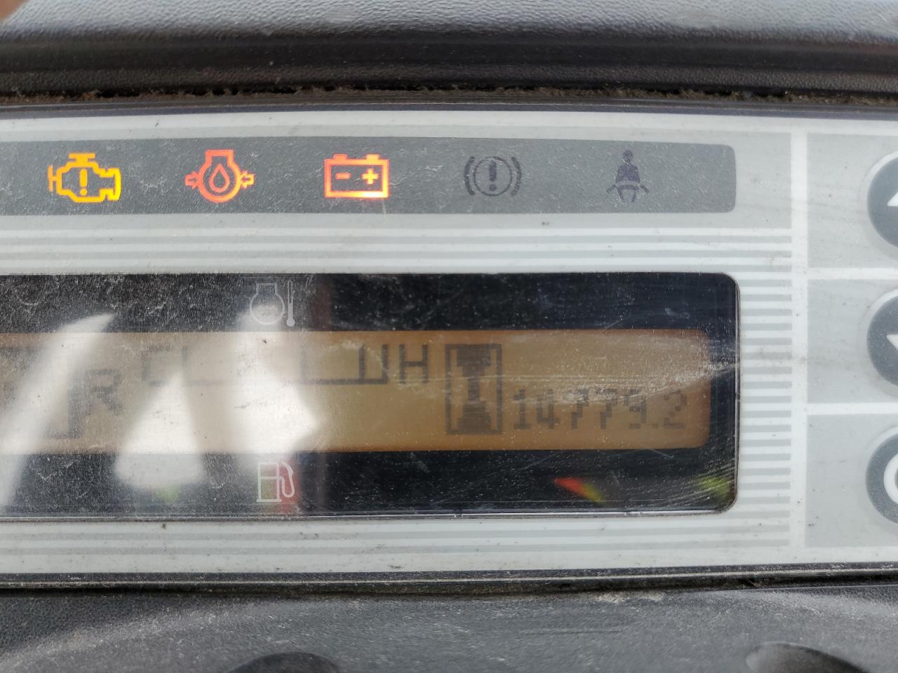 Lot #3318868922 2014 NISS FORKLIFT