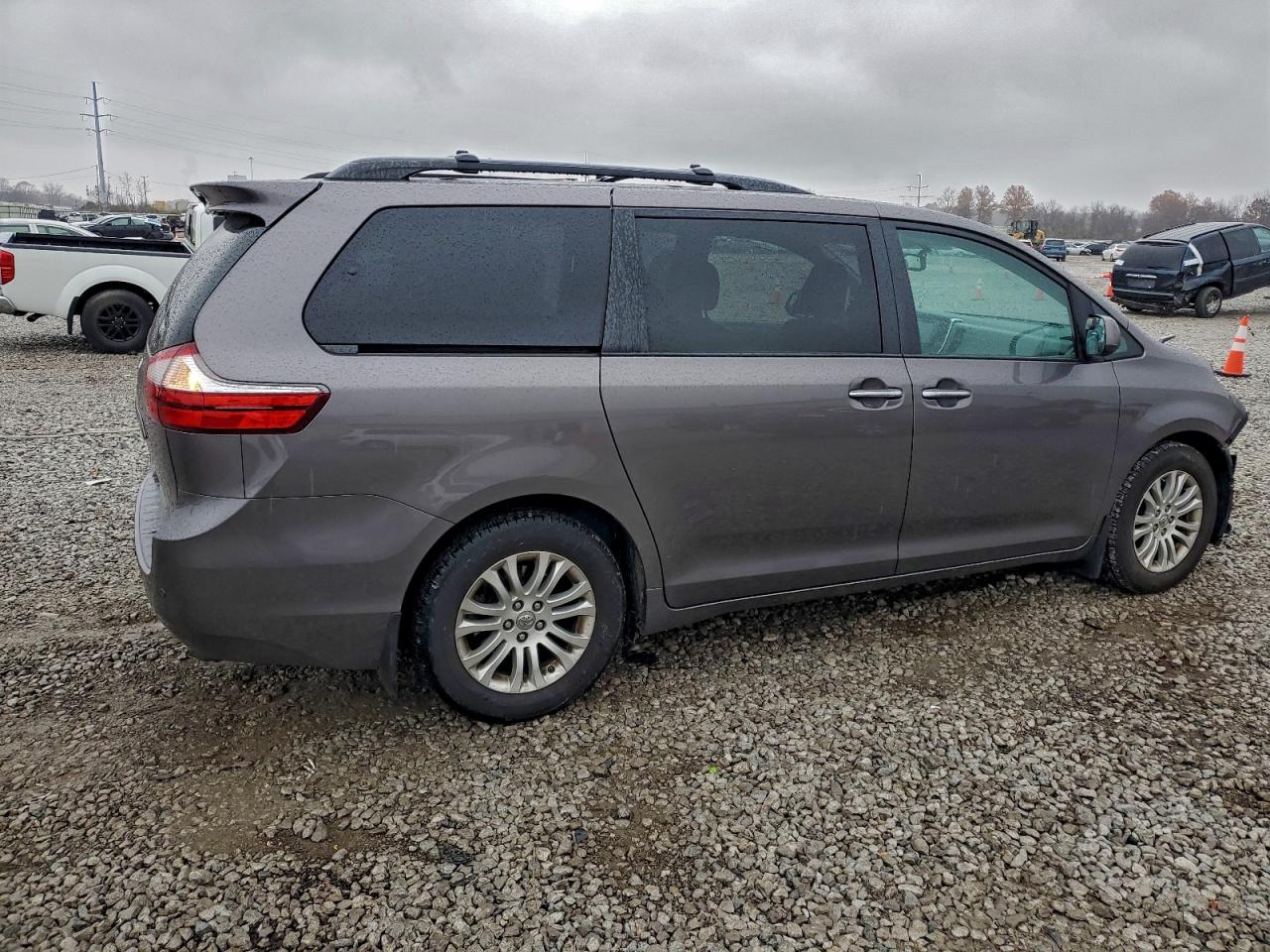 TOYOTA SIENNA XLE
