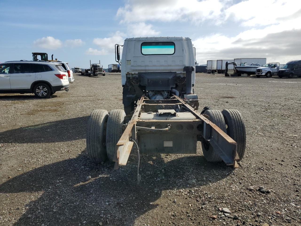 Lot #3284150534 2006 ISUZU NPR