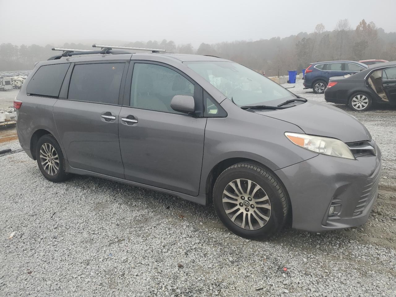 TOYOTA SIENNA XLE