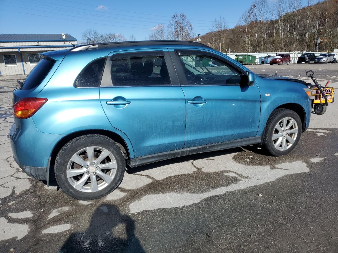 MITSUBISHI OUTLANDER SE