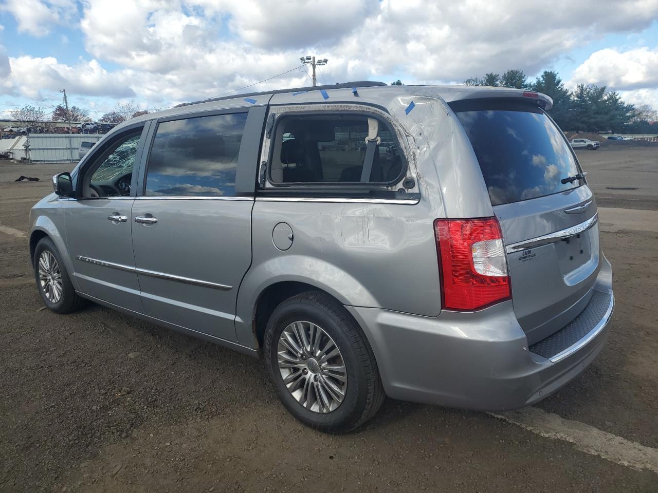 CHRYSLER TOWN & COUNTRY TOURING L