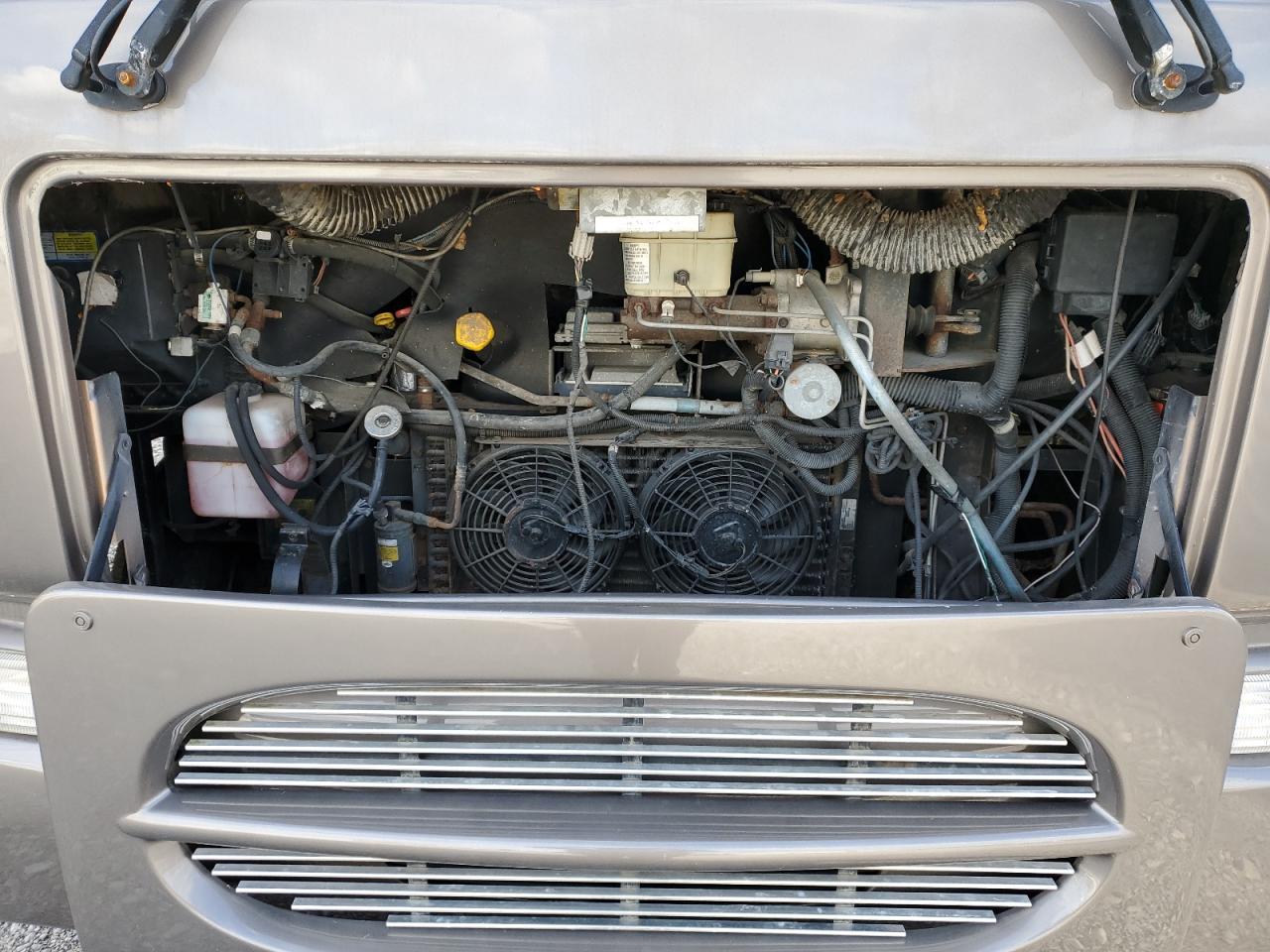 Lot #3293292435 2004 WORKHORSE CUSTOM CHASSIS MOTORHOME