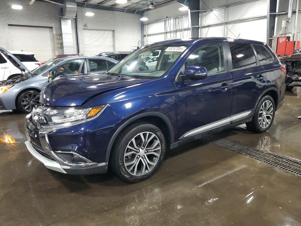 MITSUBISHI OUTLANDER SE