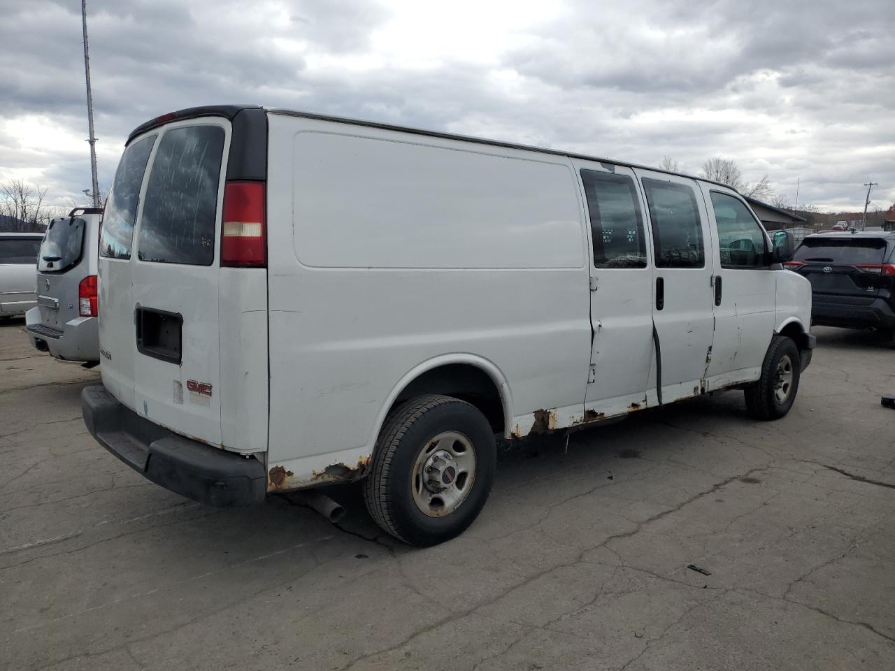Lot #3291171030 2005 GMC SAVANA G25