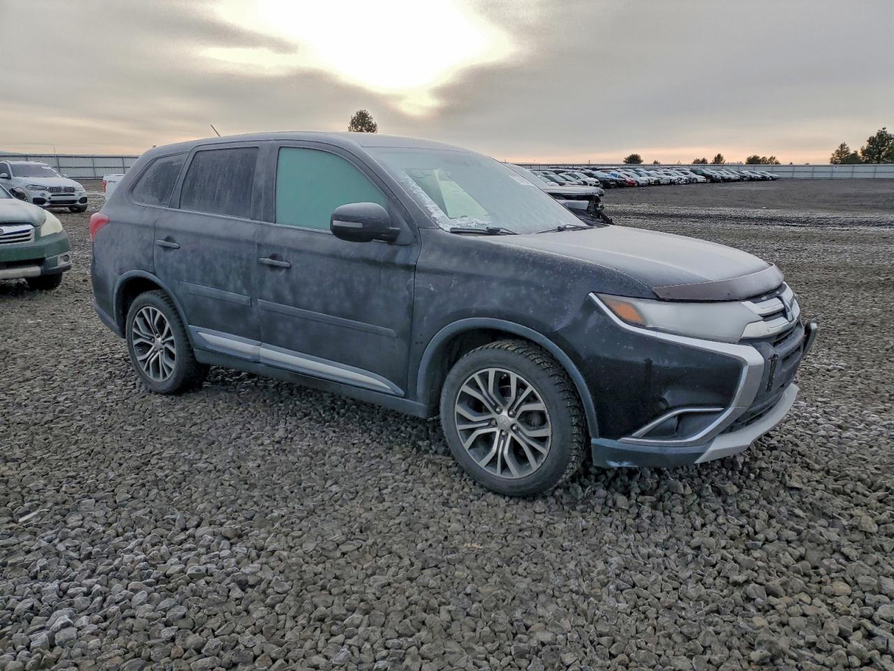 MITSUBISHI OUTLANDER SE